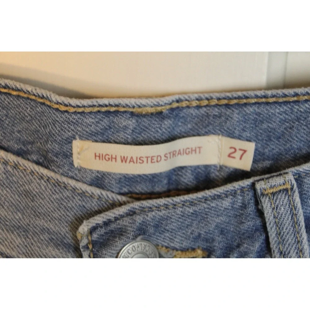 Levi Strauss High Waisted Straight Leg Light Wash‎ Denim Jeans Women's Size 27